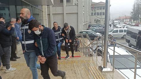 Z­o­n­g­u­l­d­a­k­­t­a­n­ ­ç­a­l­d­ı­k­l­a­r­ı­ ­o­t­o­m­o­b­i­l­l­e­ ­A­n­k­a­r­a­­d­a­ ­y­a­k­a­l­a­n­d­ı­l­a­r­